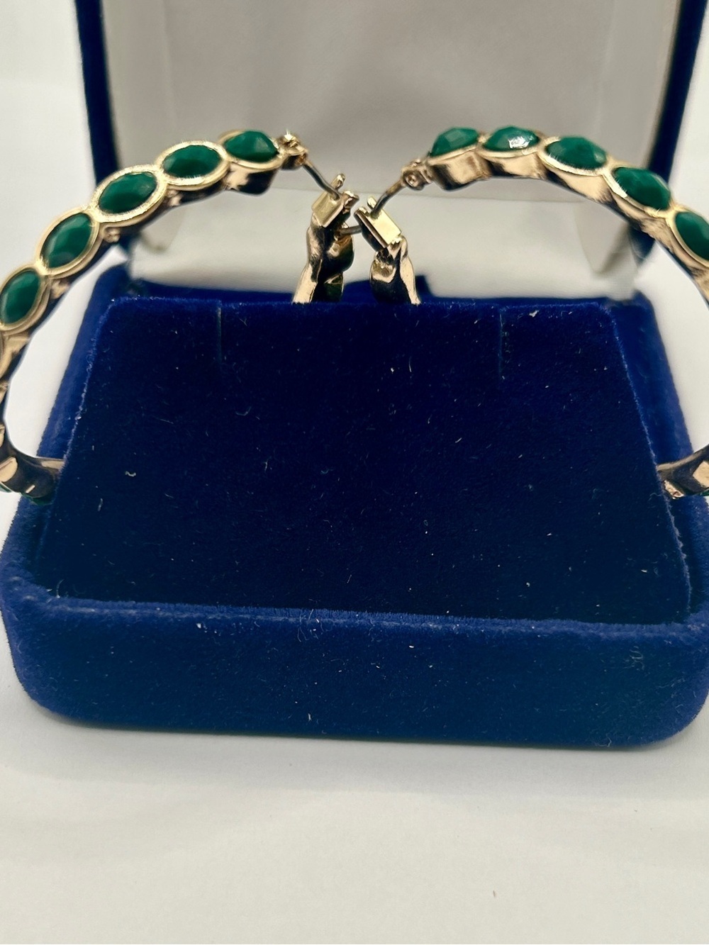 Gold Hoop Earrings with Emerald Green Stones​​